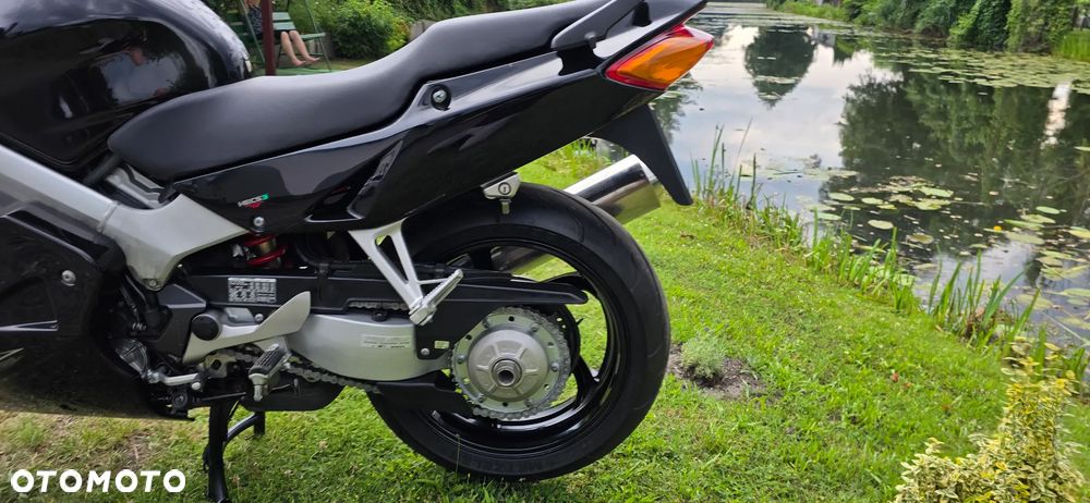 Honda VFR - 13