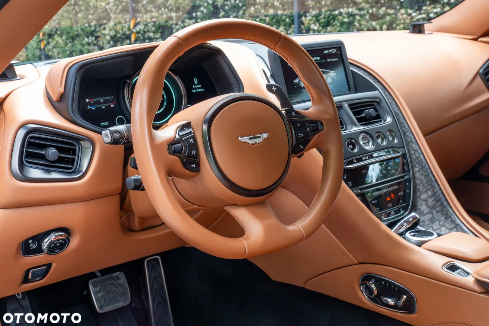 Aston Martin DB11 Standard - 22