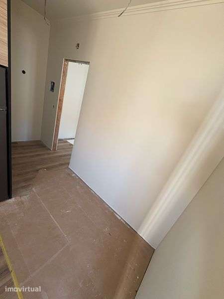 Casa pré-fabricada moderna, ainda em construção - Grande imagem: 4/6