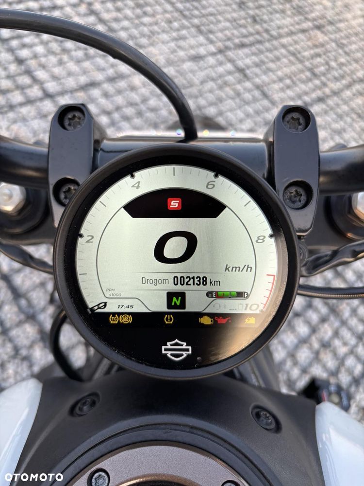 Harley-Davidson Sportster - 12