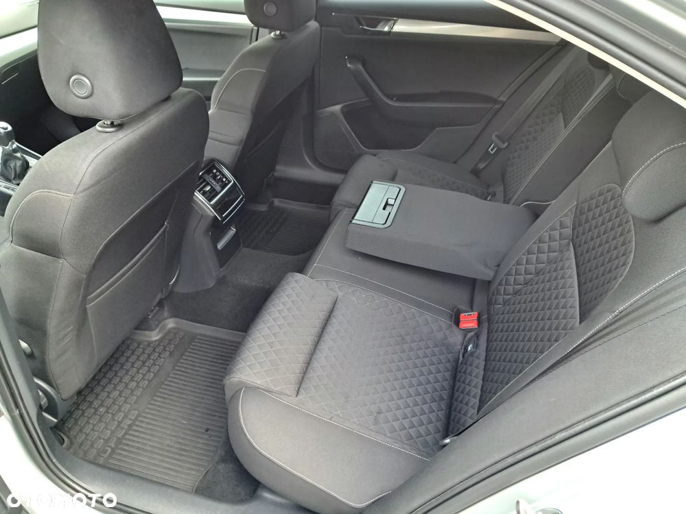 Skoda Superb 2.0 TDI SCR Ambition - 14