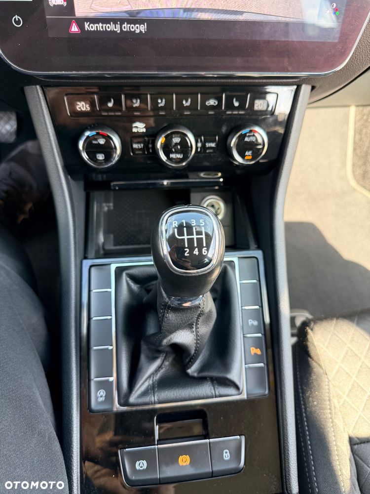 Skoda Superb 2.0 TDI Premium Edition - 17