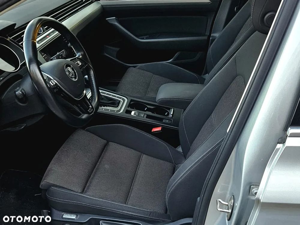 Volkswagen Passat - 12