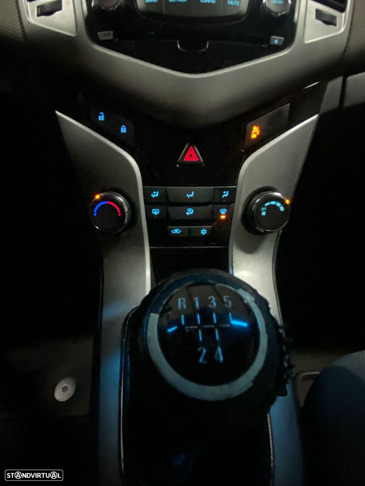 Chevrolet Cruze 1.6 LS - 10