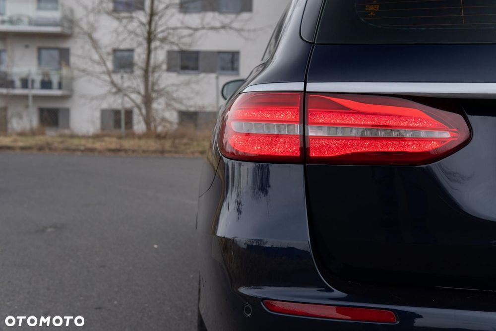 Mercedes-Benz Klasa E 220 d 4Matic 9G-TRONIC AMG Line - 38