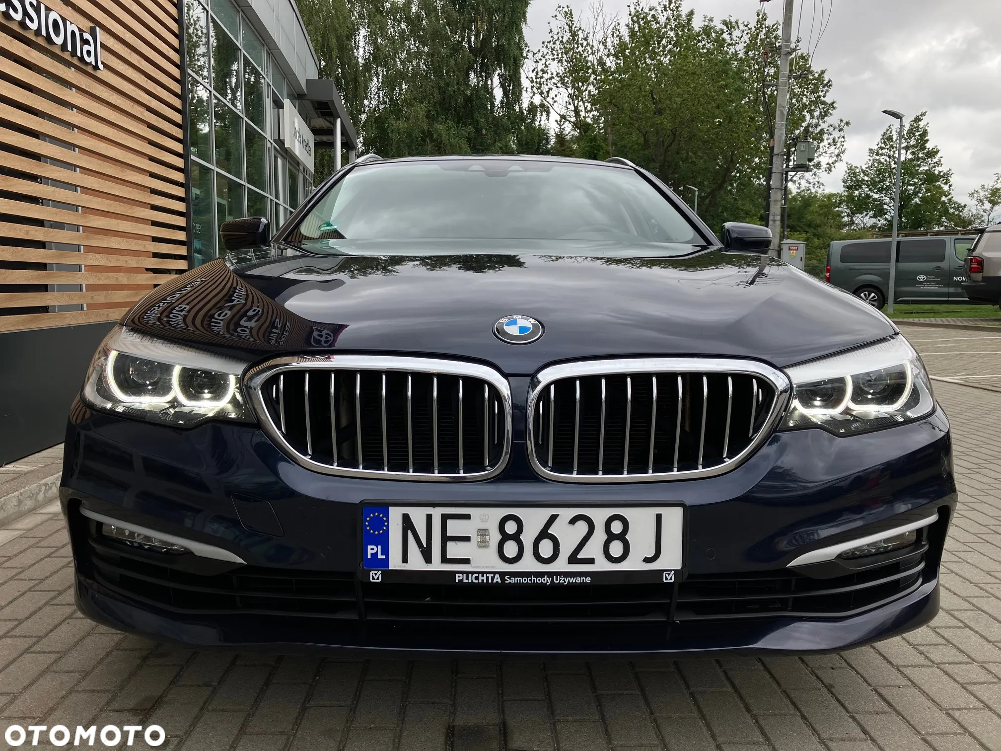 BMW Seria 5 520d xDrive Touring - 16