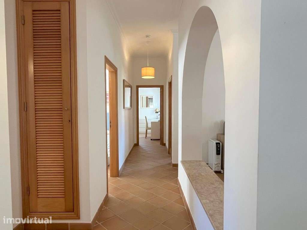 Moradia T3 na Exclusiva Vila dos Príncipes no Praia d'El Rey Beach ... - Grande imagem: 4/41