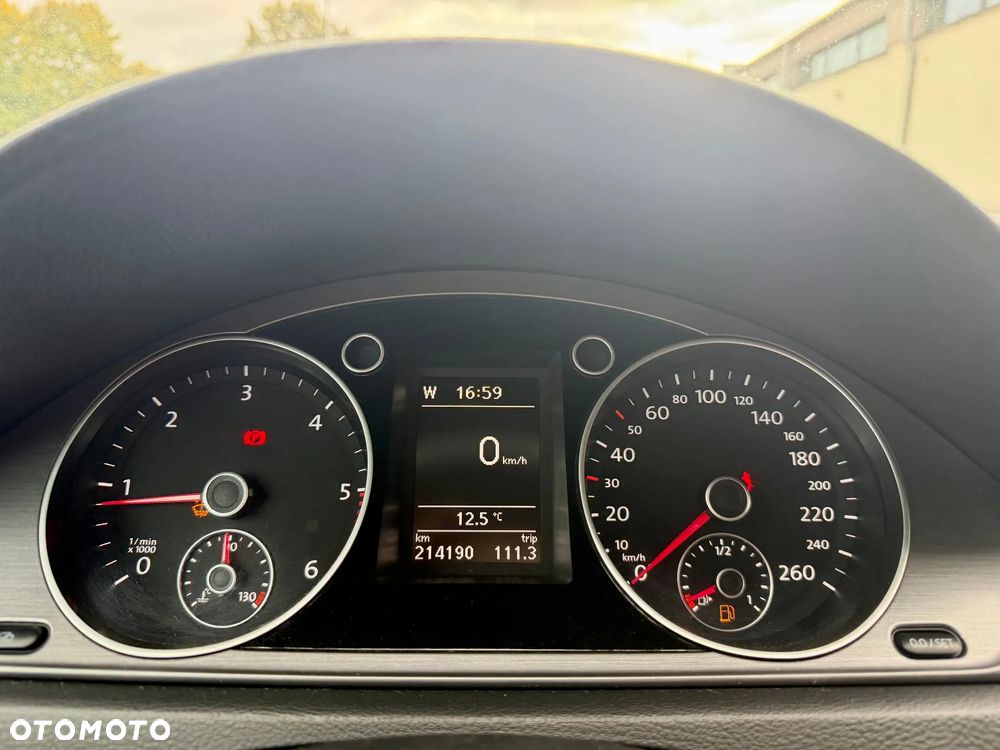 Volkswagen Passat 2.0 TDI Highline - 16