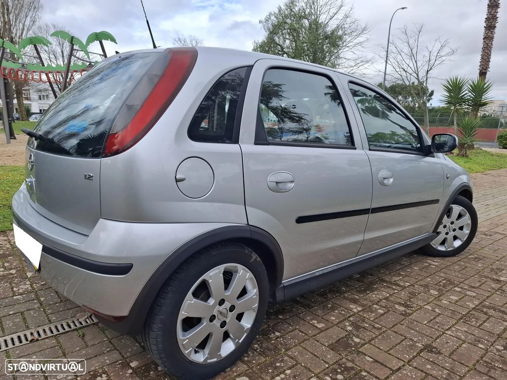 Opel Corsa 1.2 16V Confort - 2