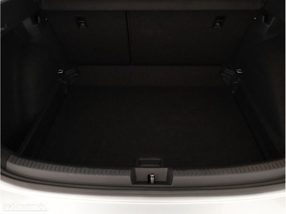 VW Taigo 1.0 TSI Urban DSG - 17
