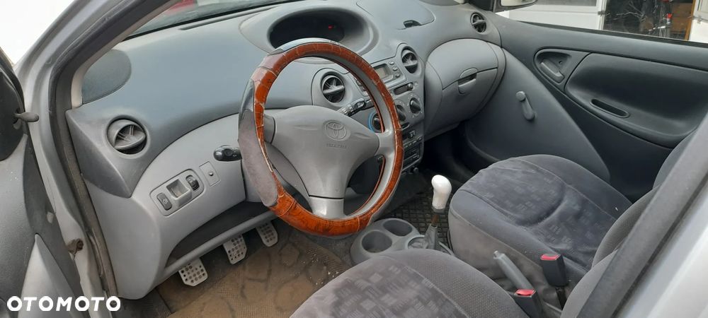 toyota yaris 1 pas przedni - 3