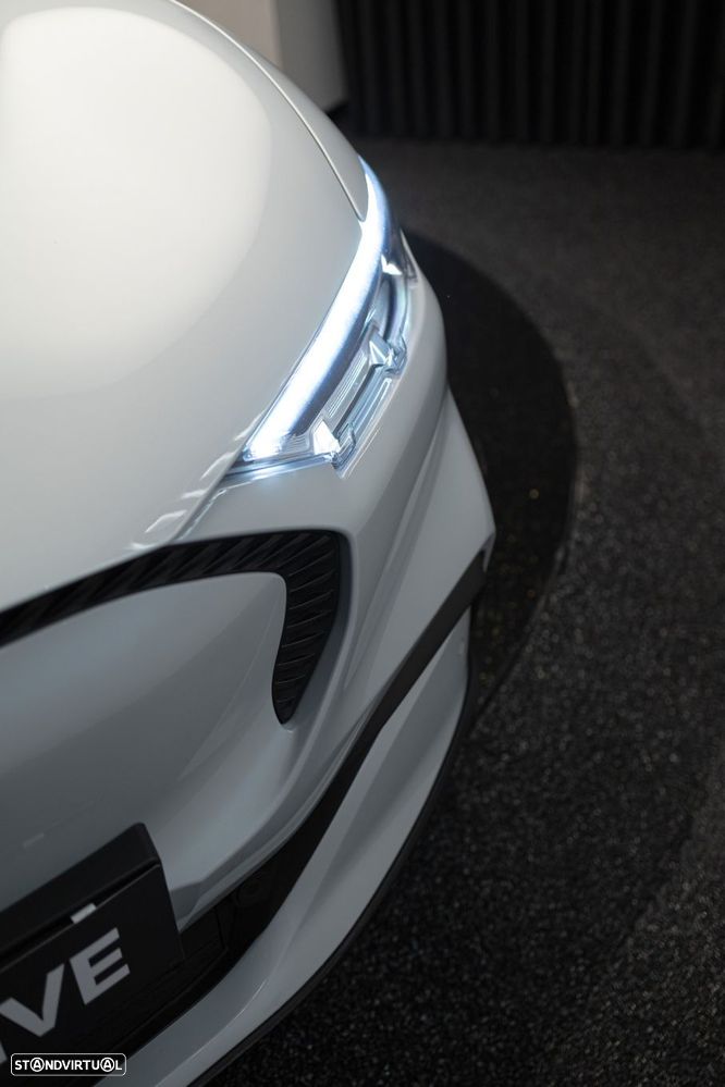 Ford Mustang Mach-E 75.7 kWh Premium AWD - 35