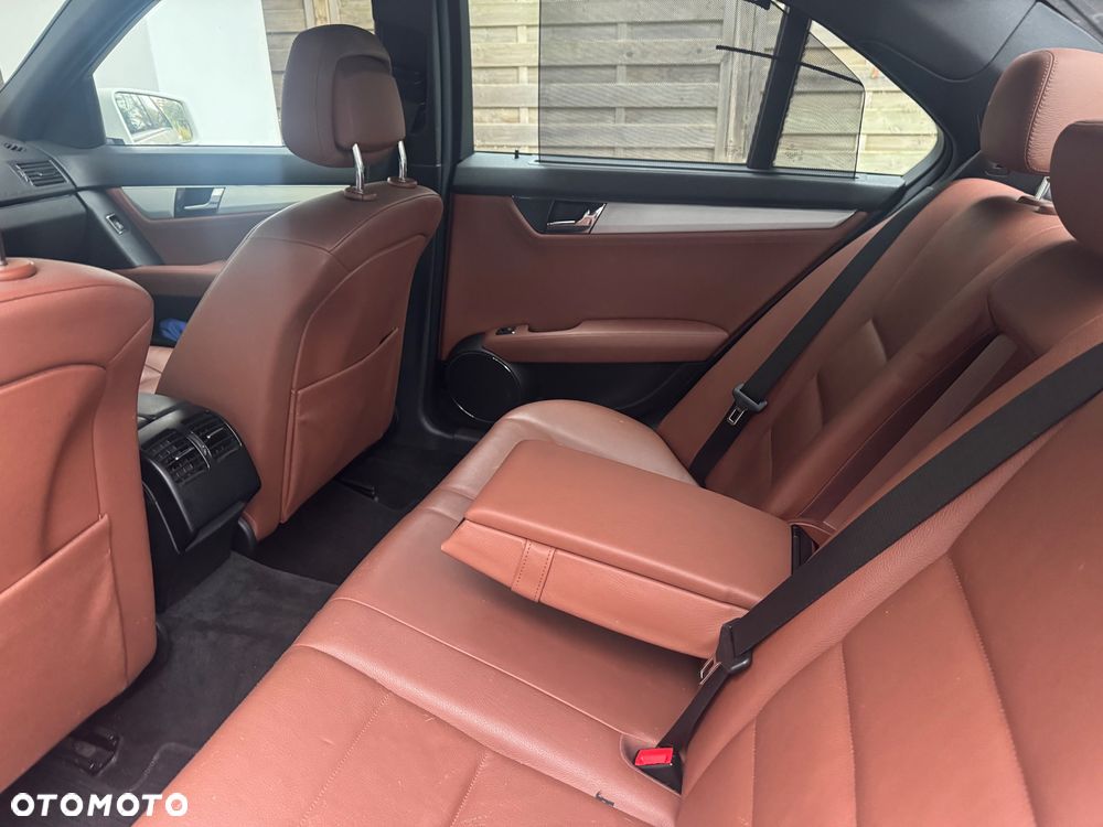 Mercedes-Benz Klasa C 320 CDI Avantgarde 4-Matic - 9