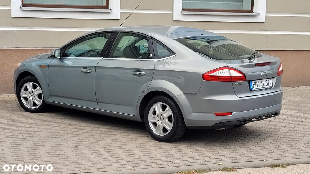 Ford Mondeo 2.0 Ghia - 12