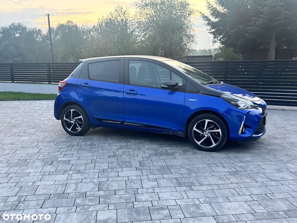 Toyota Yaris Hybrid 100 Premium - 2