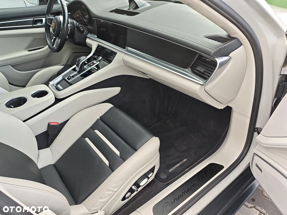 Porsche Panamera GTS - 12