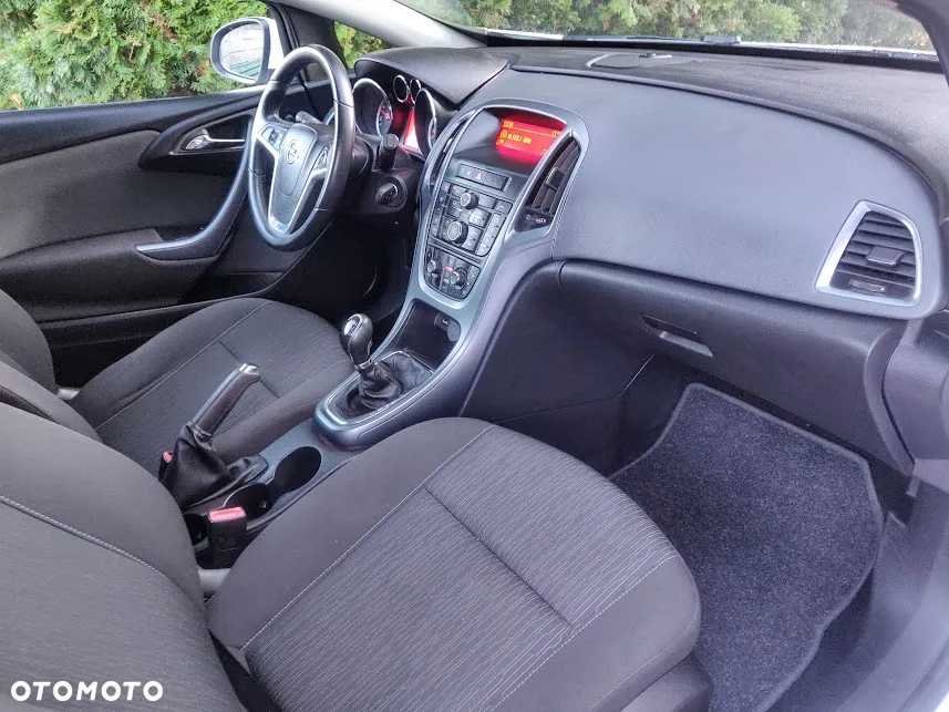 Opel Astra GTC 1.4 Turbo - 10