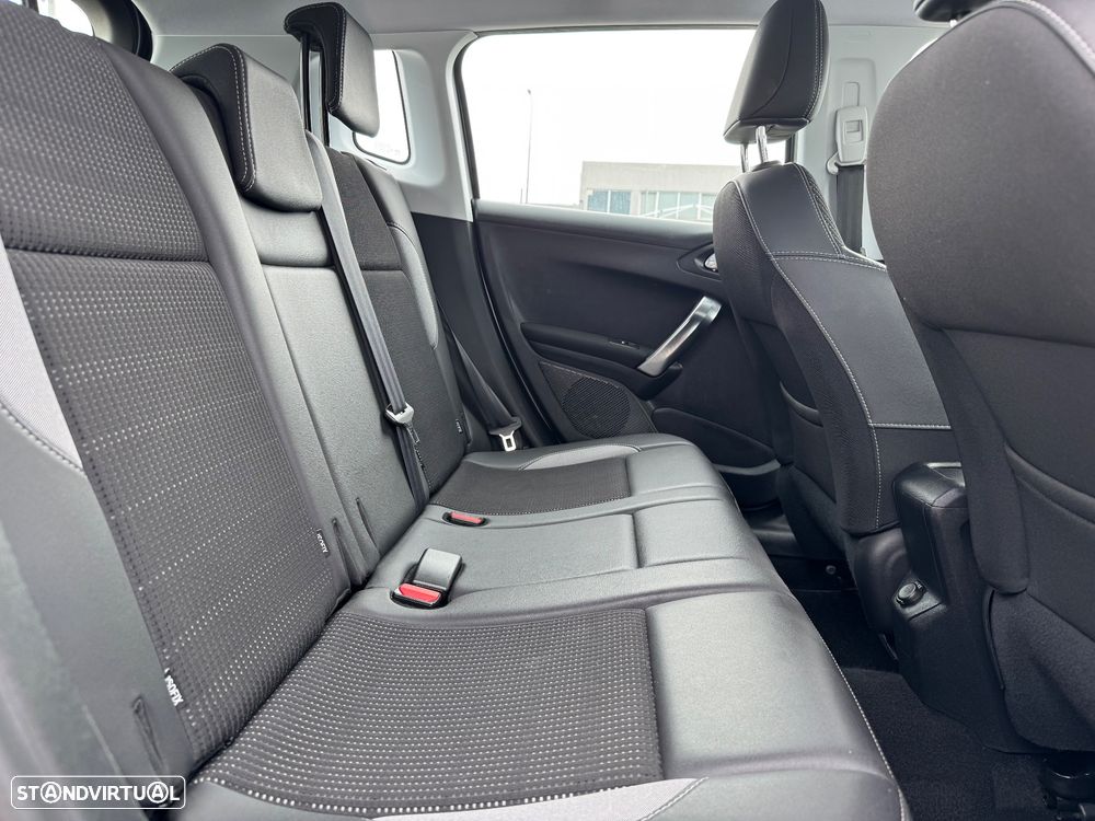 Peugeot 2008 1.2 PureTech Allure - 8