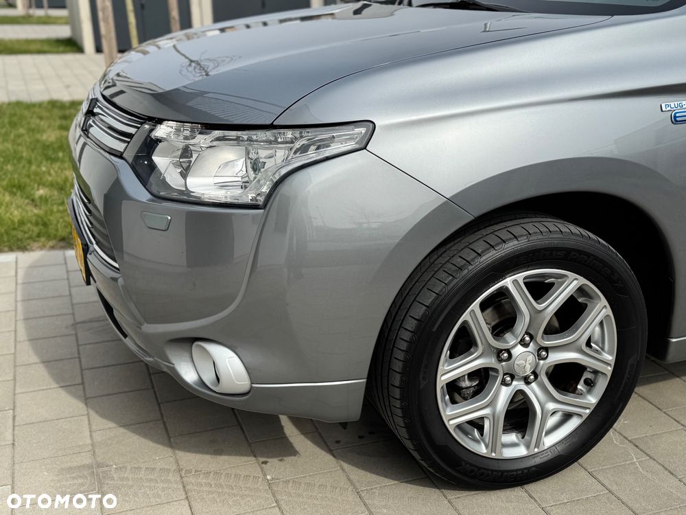 Mitsubishi Outlander 2.0 4WD Plus - 5