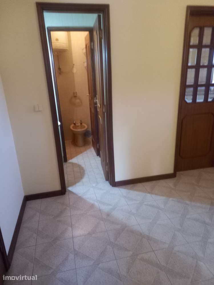 Prédio de três Andares um andar por piso + Garagem - Grande imagem: 4/18