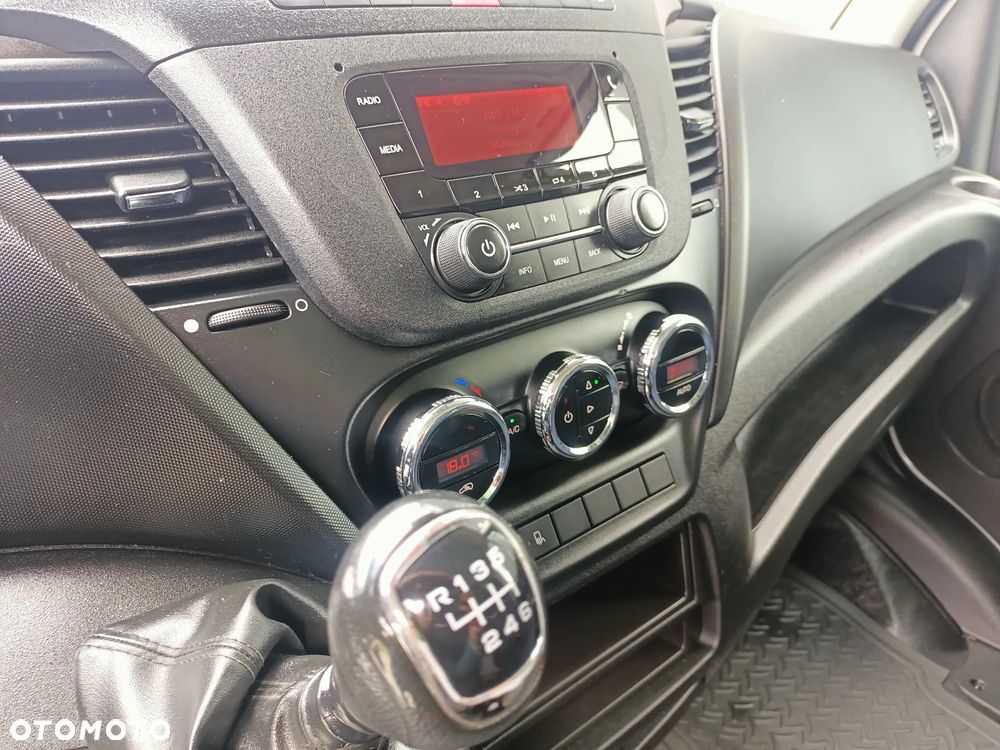 Iveco 35C16 POWER 160KM KONTENER WINDA 750Kg - 33