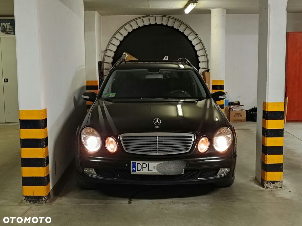 Mercedes-Benz E-Class 2004 photo 2