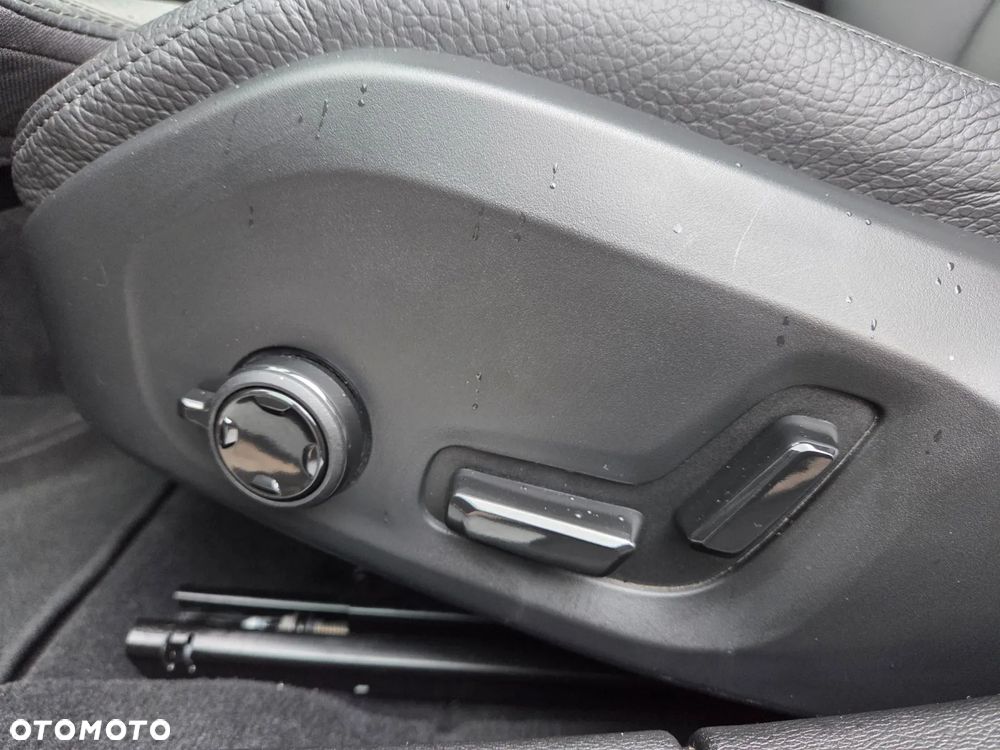 Volvo V60 B4 B DKG Ultra Dark - 13