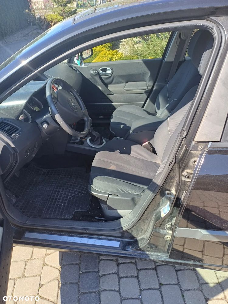 Renault Megane 2.0 16V Dynamique - 8