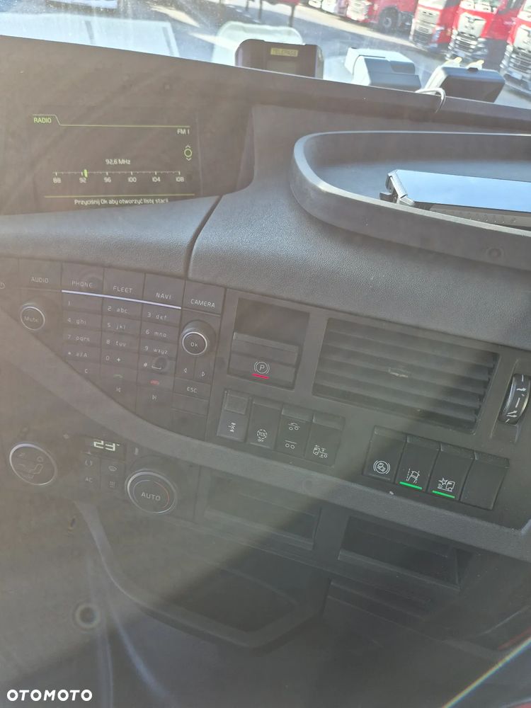 Volvo FH 460 BDF z windą + przyczepa - 16