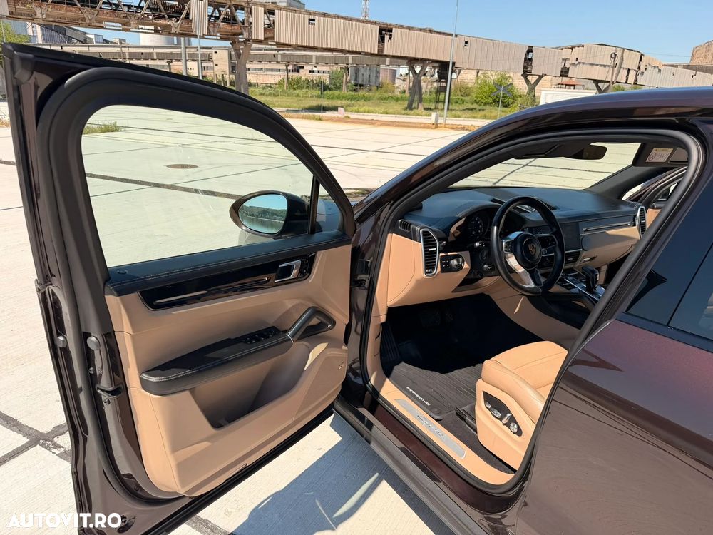 Porsche Cayenne - 8