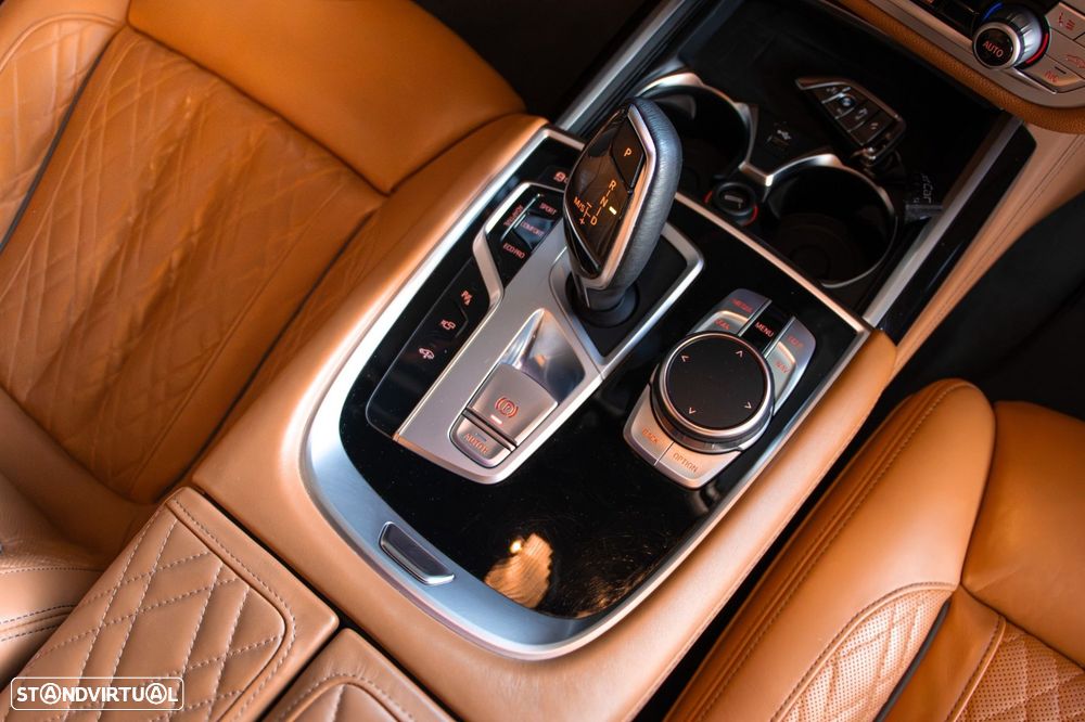 BMW 740 d xDrive Pack M Auto - 12
