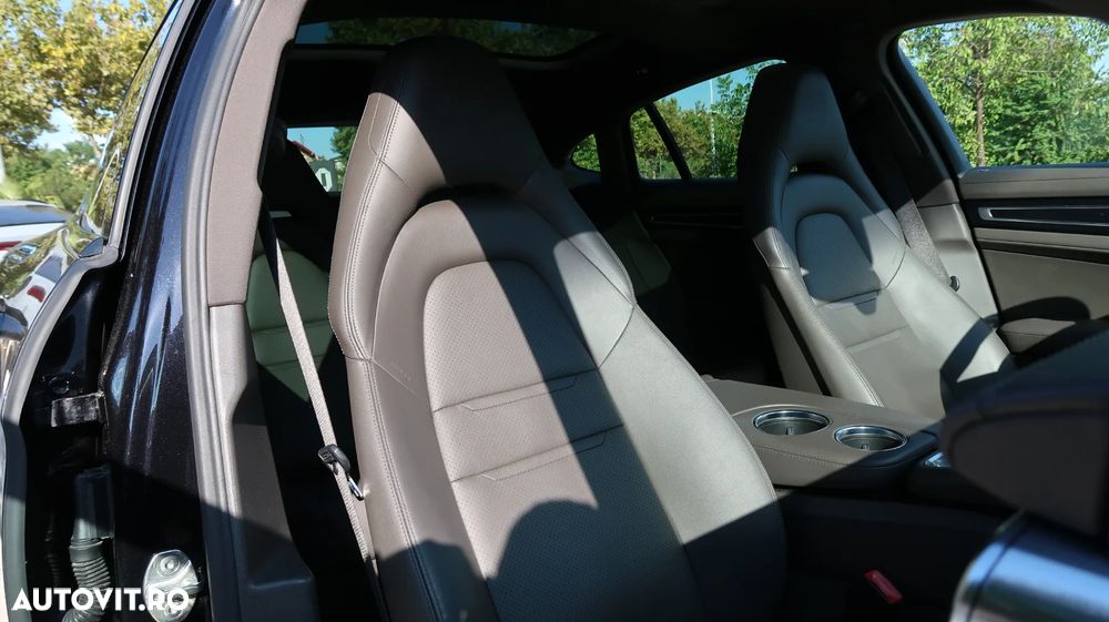 Porsche Panamera 4 Platinum Edition - 12