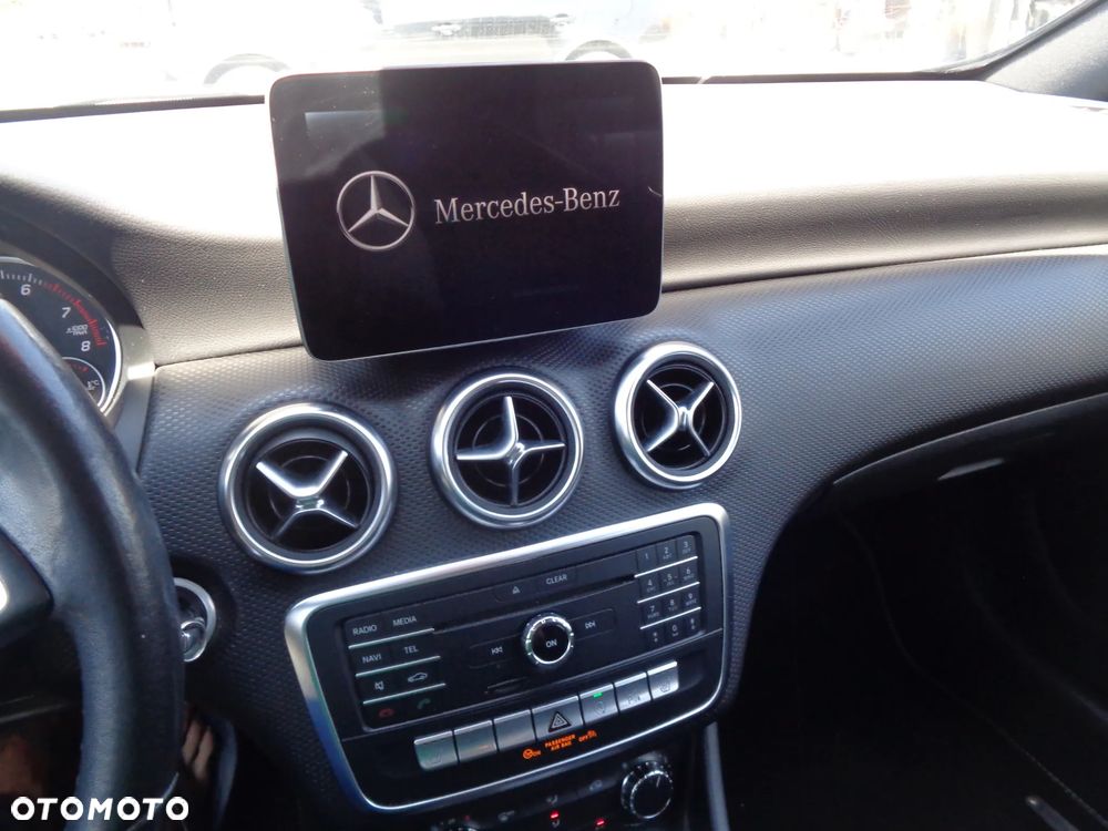 Mercedes-Benz Klasa A 180 BlueEfficiency Edition - 15