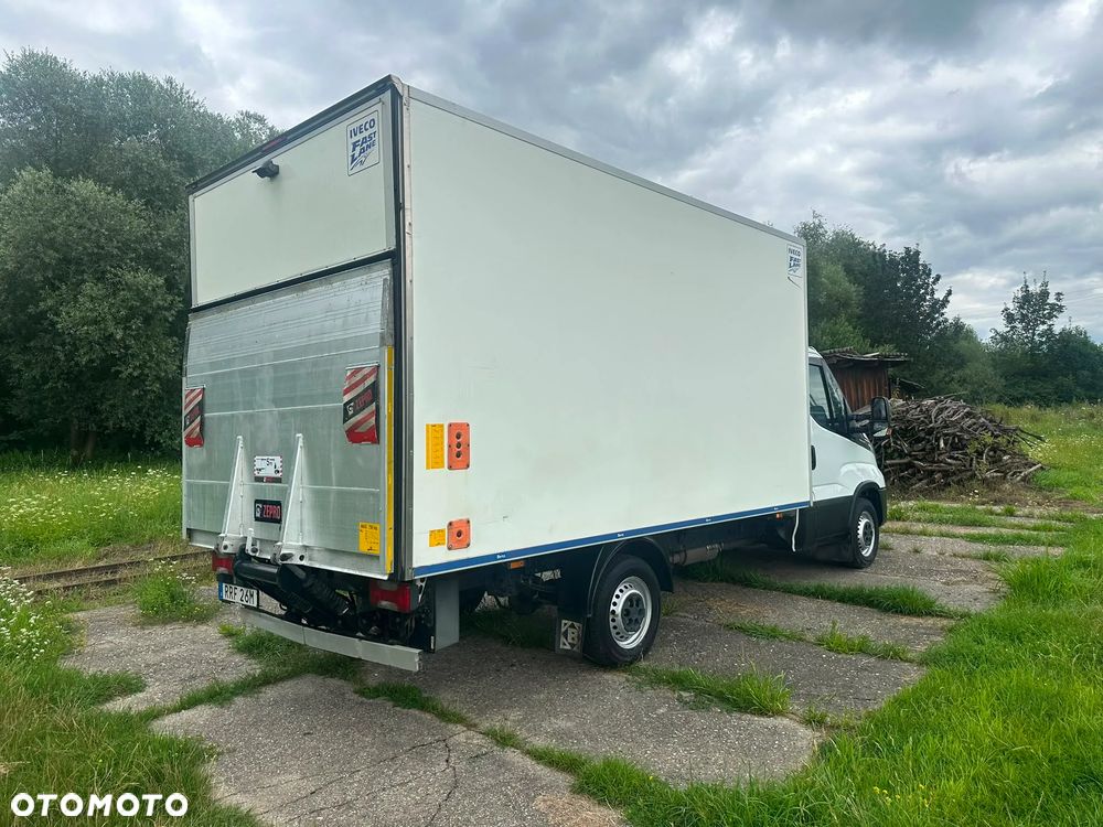 Iveco Daily KONTENER+WINDA (udźwig 750kg) 2.3 diesel 156 kM automat 2021 WEBASTO, KAMERA COFANIA, GWARANTOWANY NIEWIELKI PRZEBIEG 160tyś. - 11
