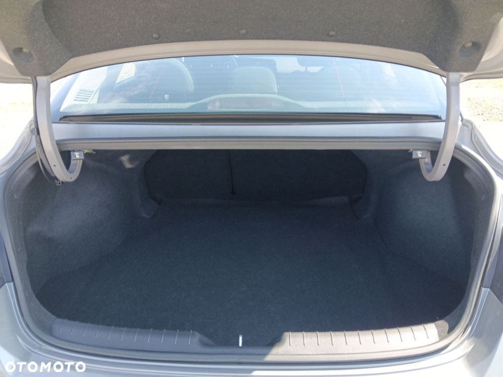 Hyundai Elantra 1.6 Smart - 13
