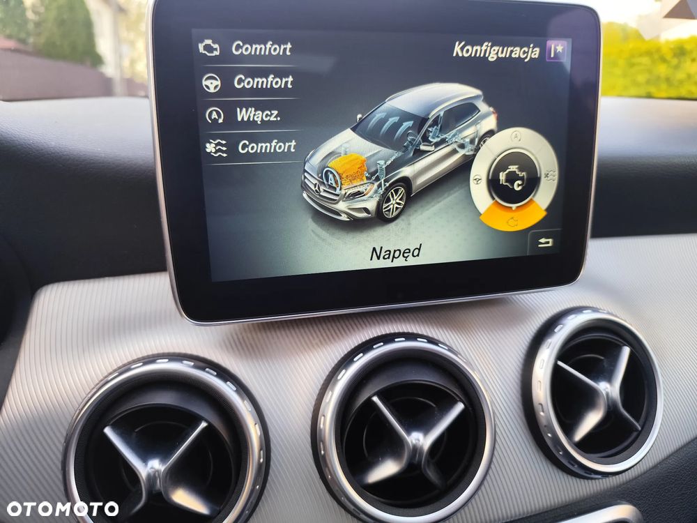Mercedes-Benz GLA - 16