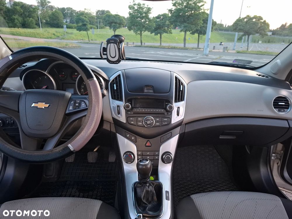 Chevrolet Cruze 1.8 LS+ - 14