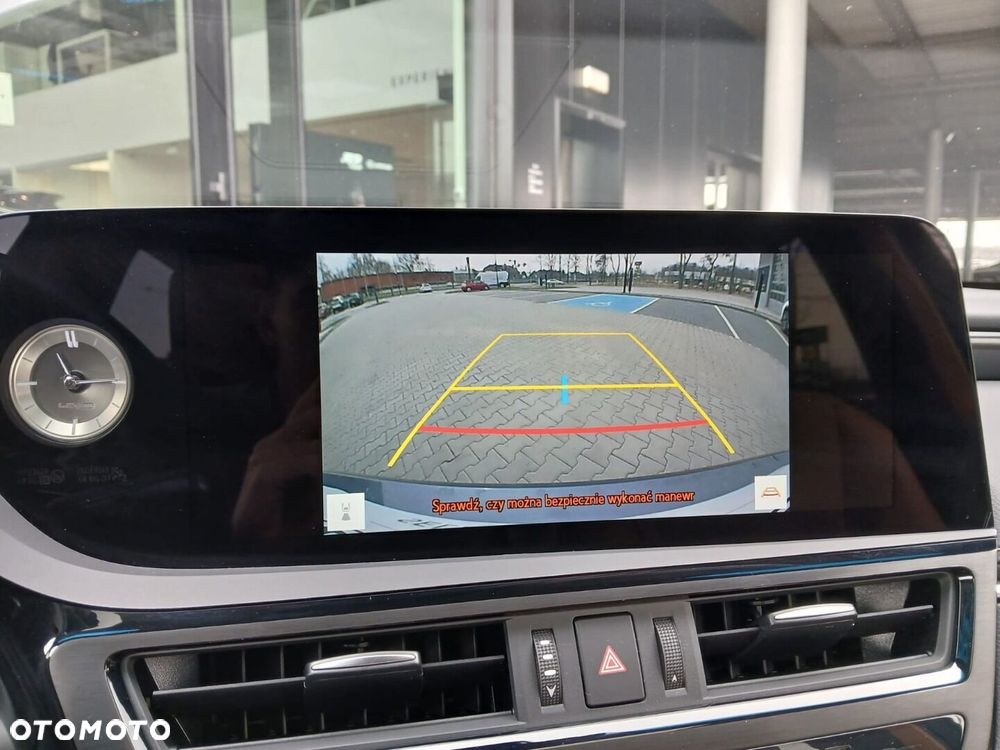 Lexus ES 300h Business Edition - 23