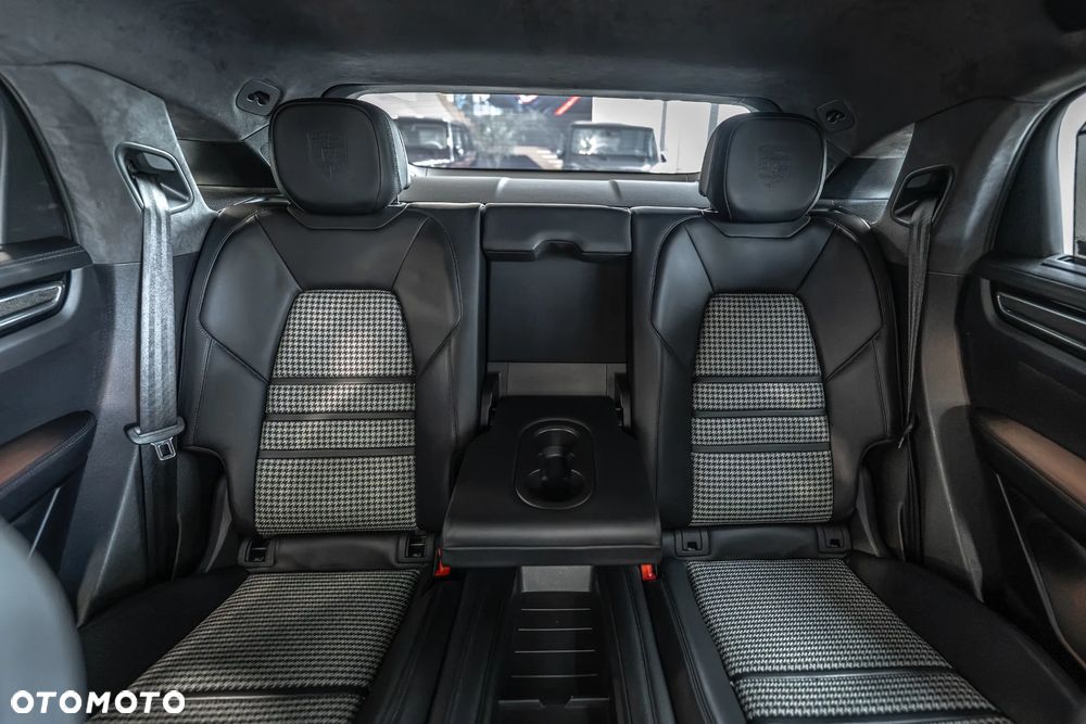 Porsche Cayenne - 34