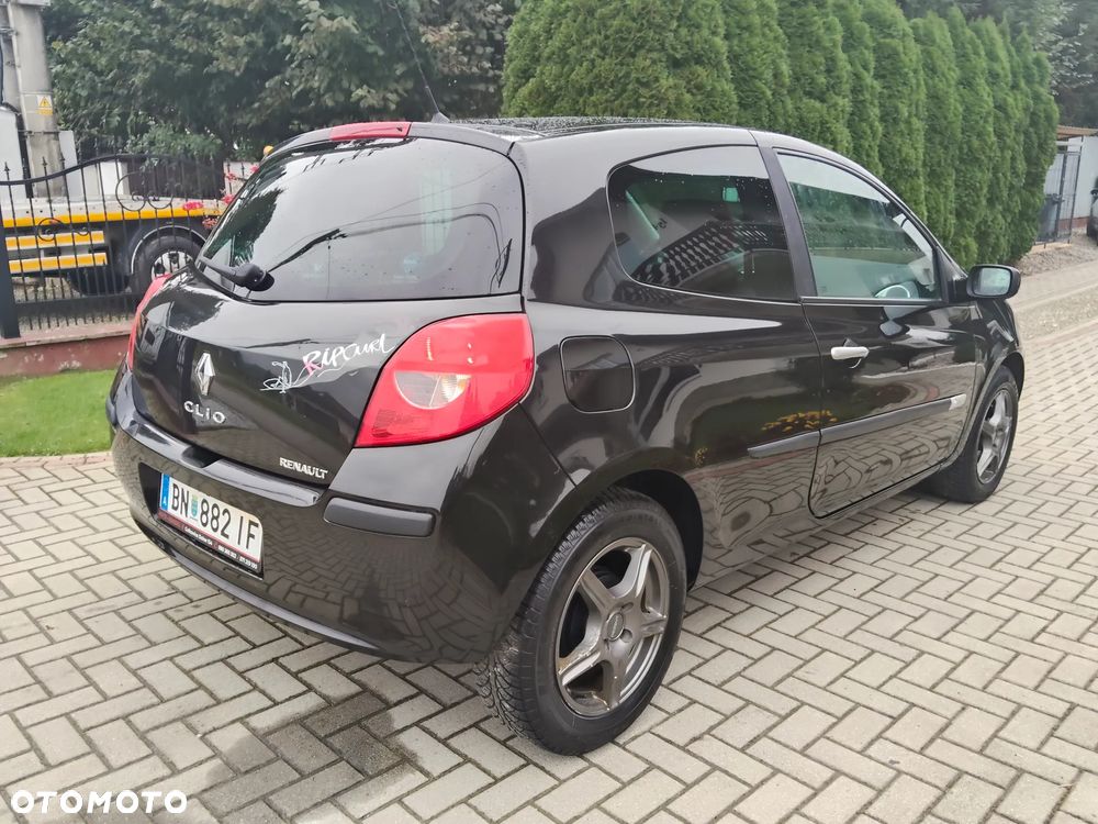 Renault Clio 1.2 16V 75 Experience - 9