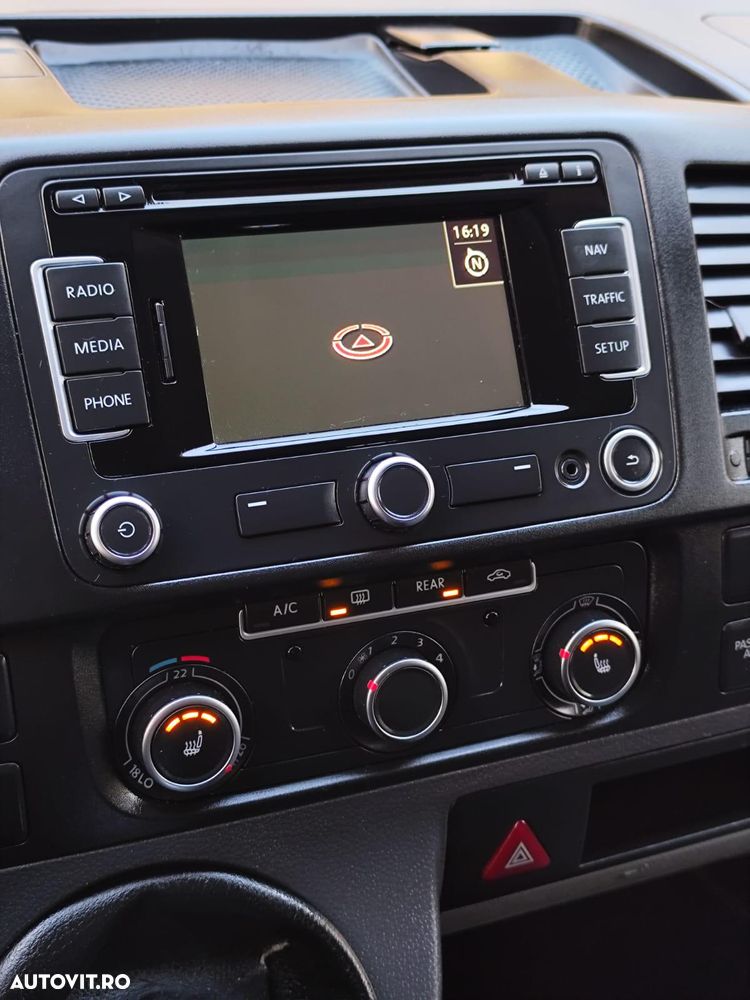 Volkswagen Caravelle - 13