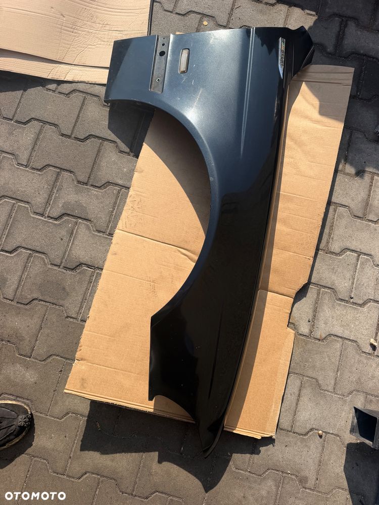 Błotnik prawy Bmw e39 475 BlackSapphire ładny pod kolor !