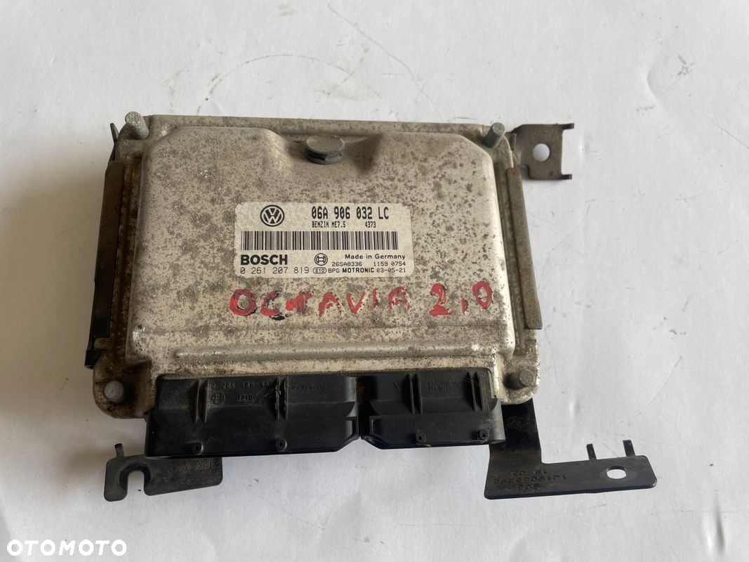 VW GOLF IV OCTAVIA I 2.0B STEROWNIK KOMPUTER 06A906032LC - 1