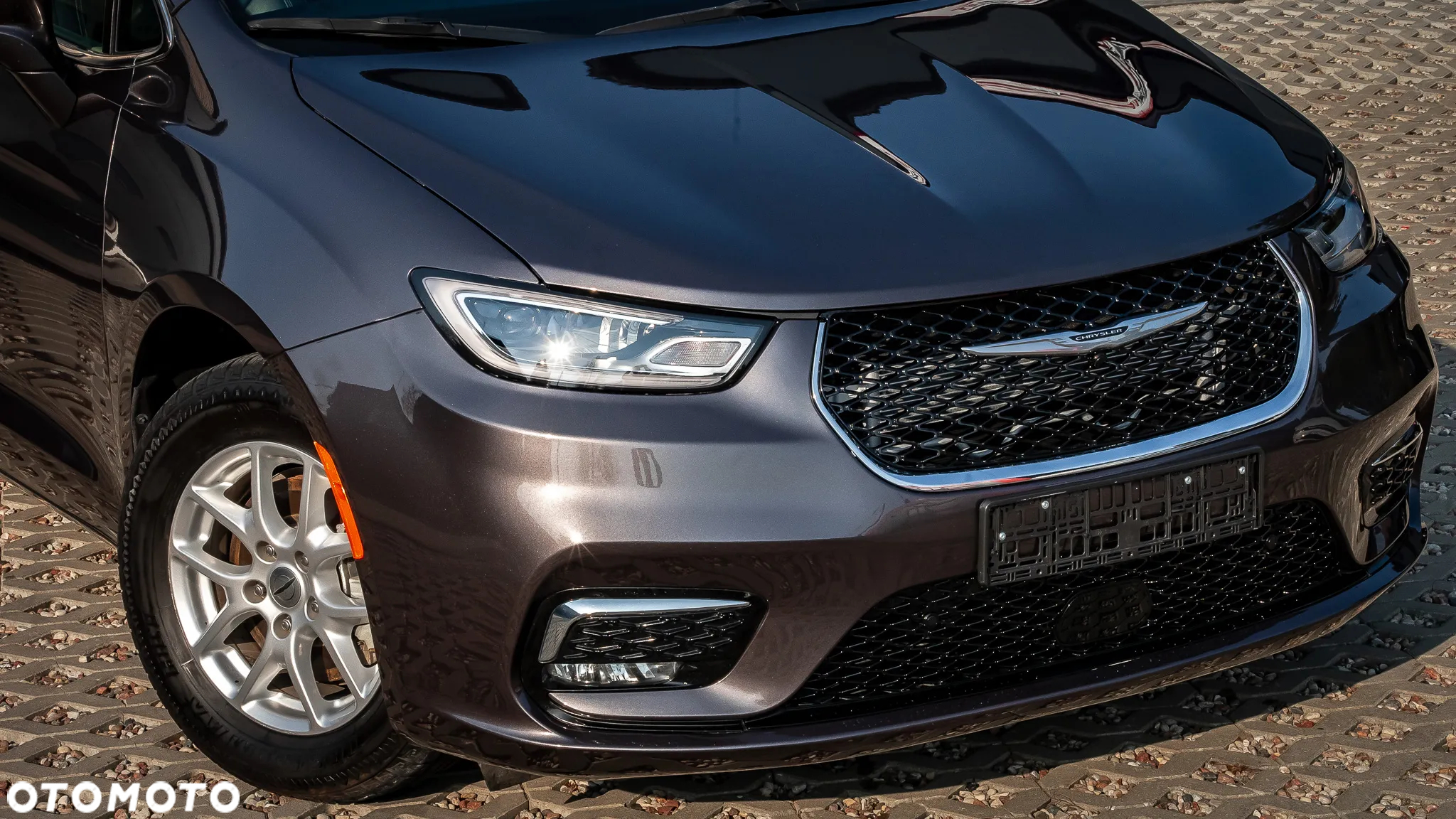 Chrysler Pacifica - 8