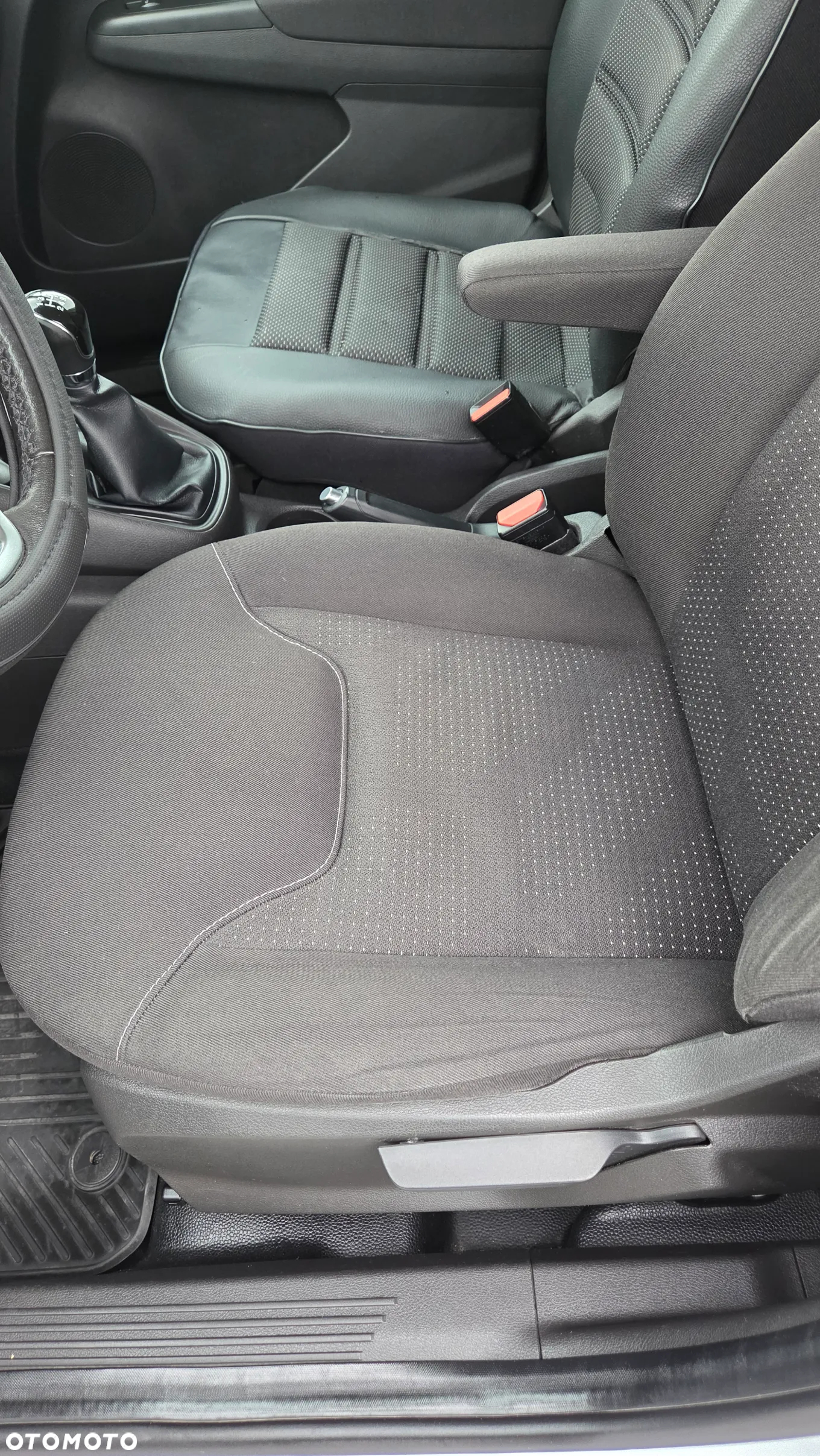 Ford Transit Courier - 11
