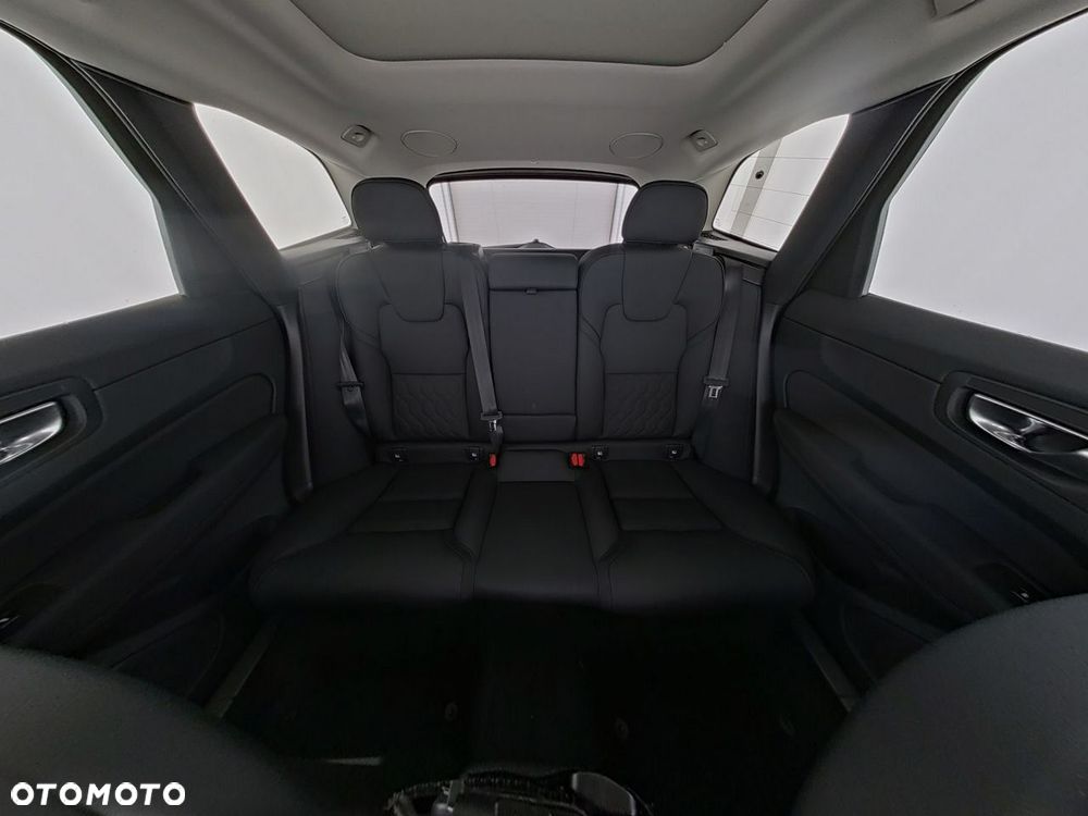 Volvo XC 60 B5 B AWD Plus Dark - 7