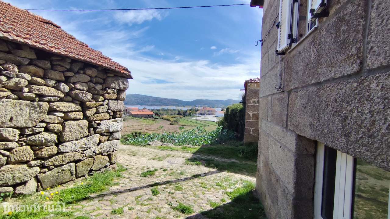 MORADIA COM TERRENO E VISTAS PARA A ALBUFEIRA DO ALTO RABAGÃO - Grande imagem: 4/43