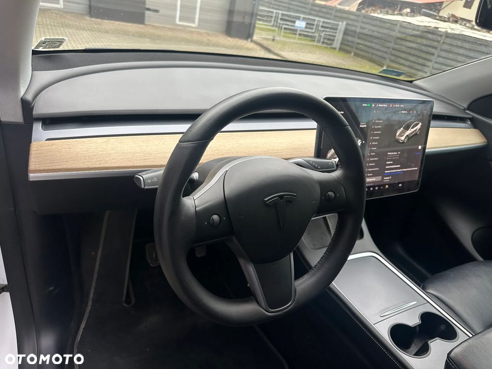 Tesla Y Long Range AWD - 10