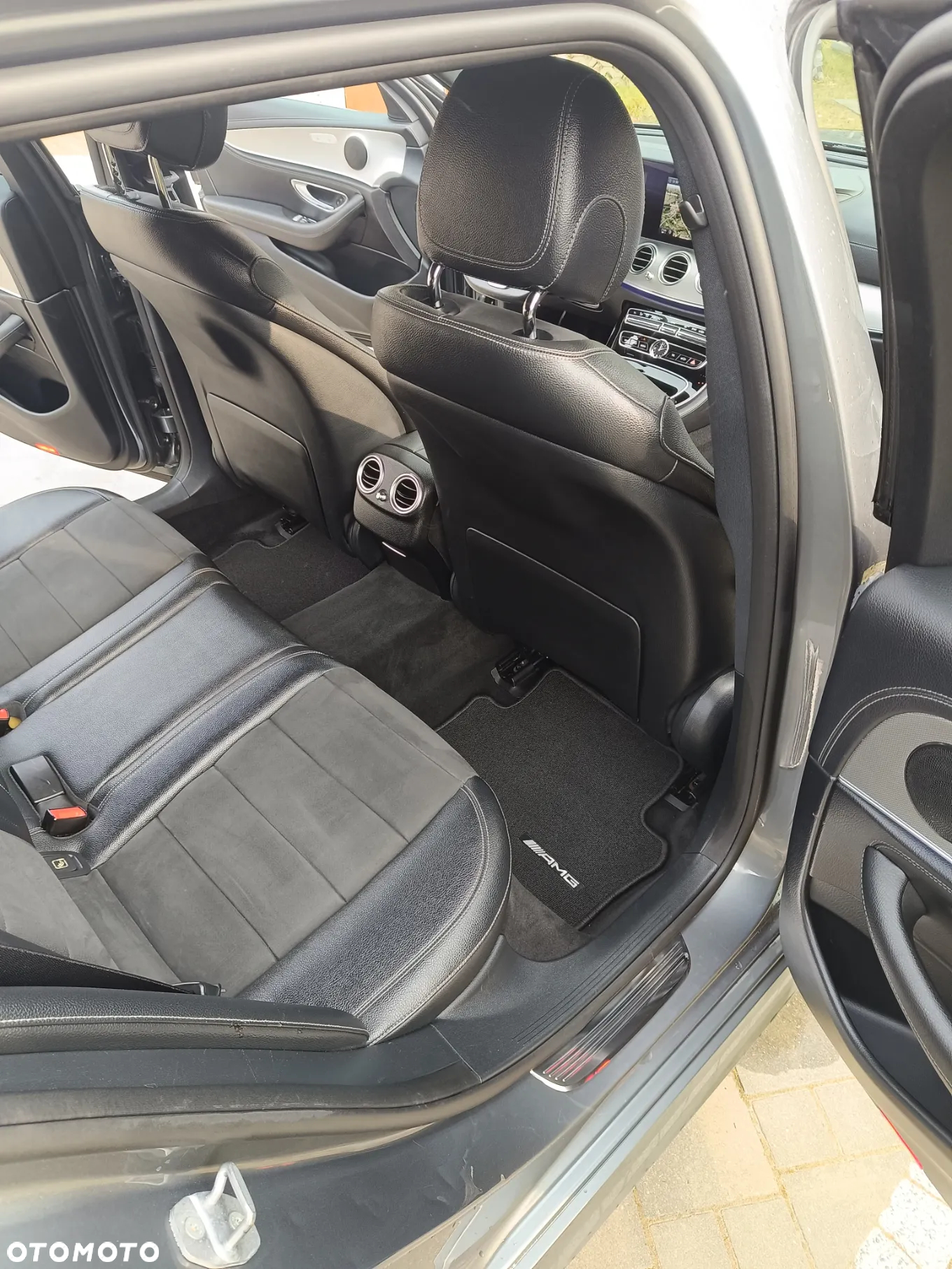 Mercedes-Benz Klasa E 220 d T 9G-TRONIC AMG Line - 21