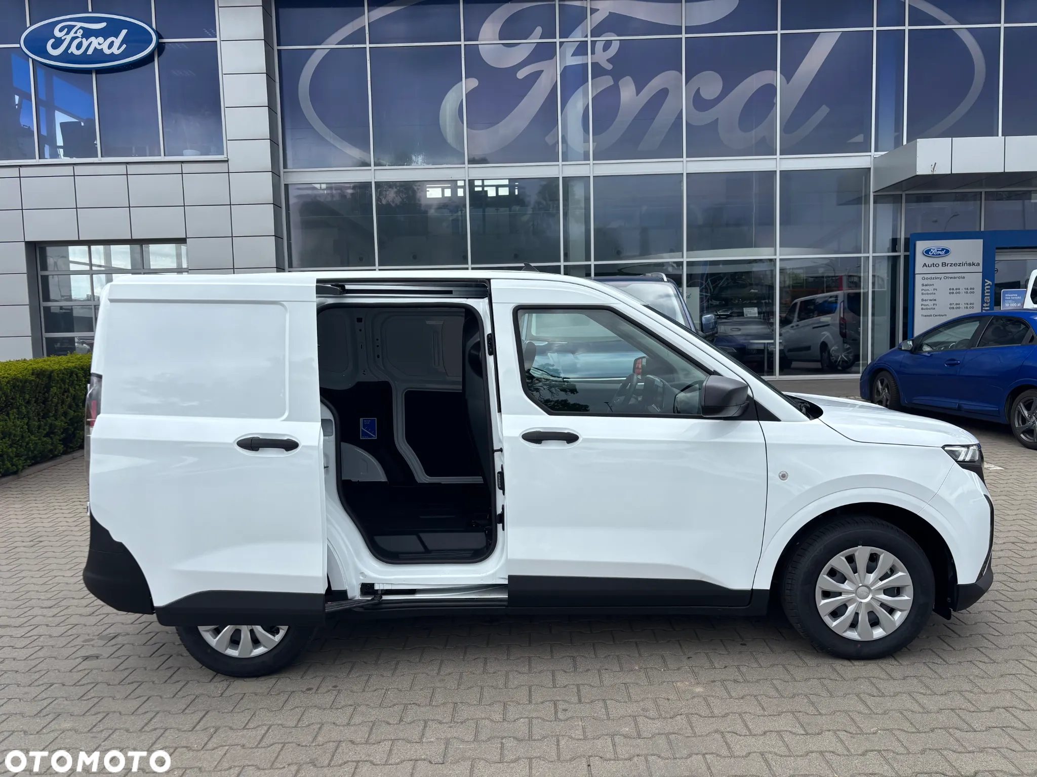 Ford Transit Courier - 11